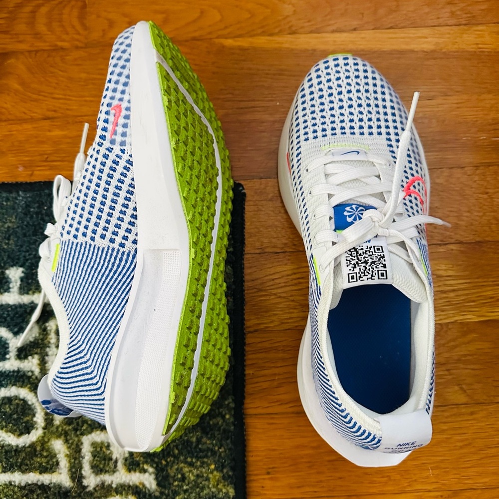 Nike White and Blue Mesh Sneakers with Pink Swoosh - Picture 4 of 4